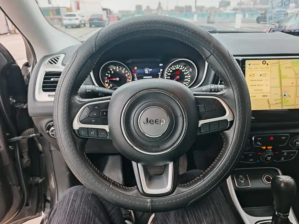 Jeep Compass 2017 — фото 14
