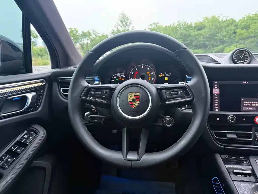 Porsche Macan 2022 — фото 13