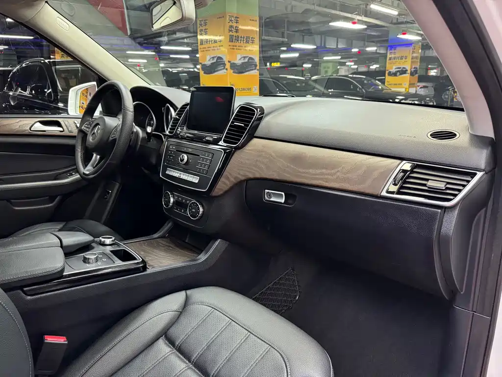 Mercedes-Benz GLE 2017 — фото 15