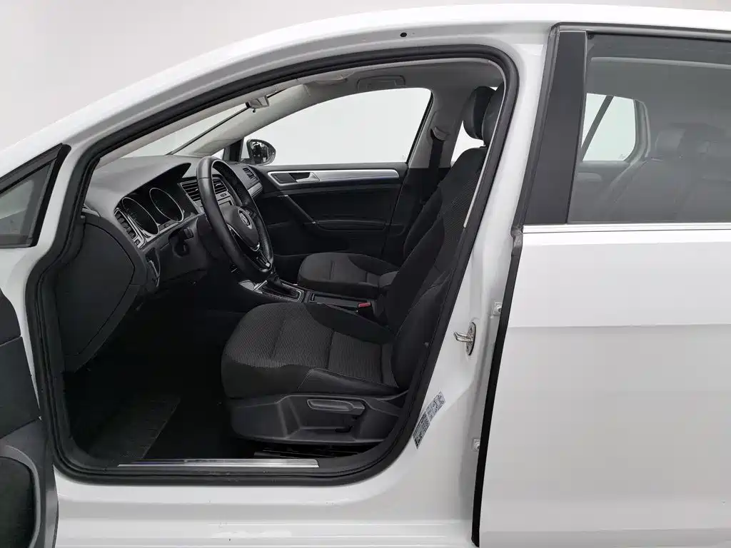 Volkswagen Golf Pure Electric 2020 — фото 10