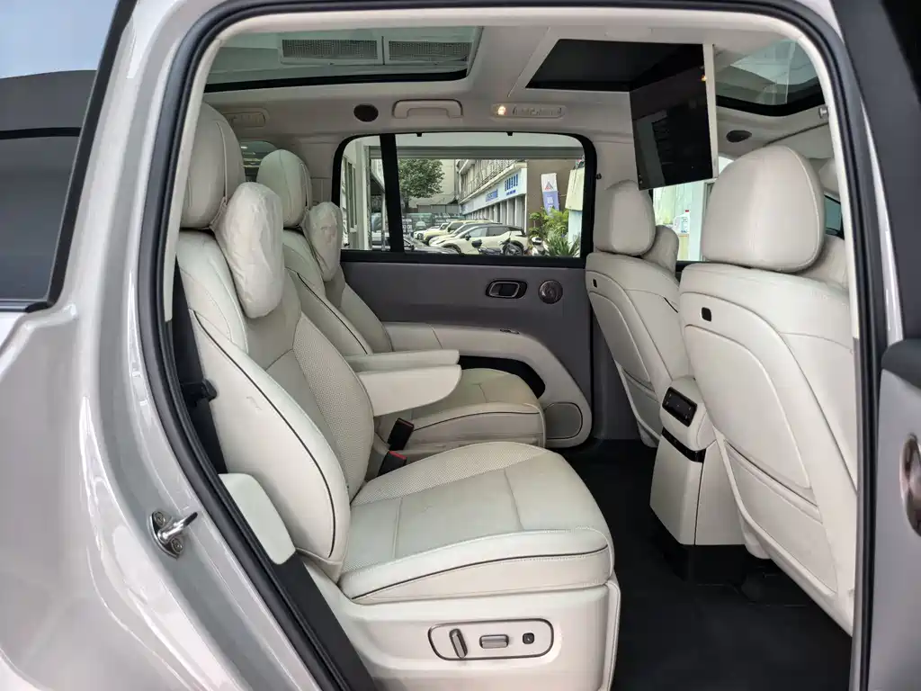 Li Auto i8 2025 — фото 11