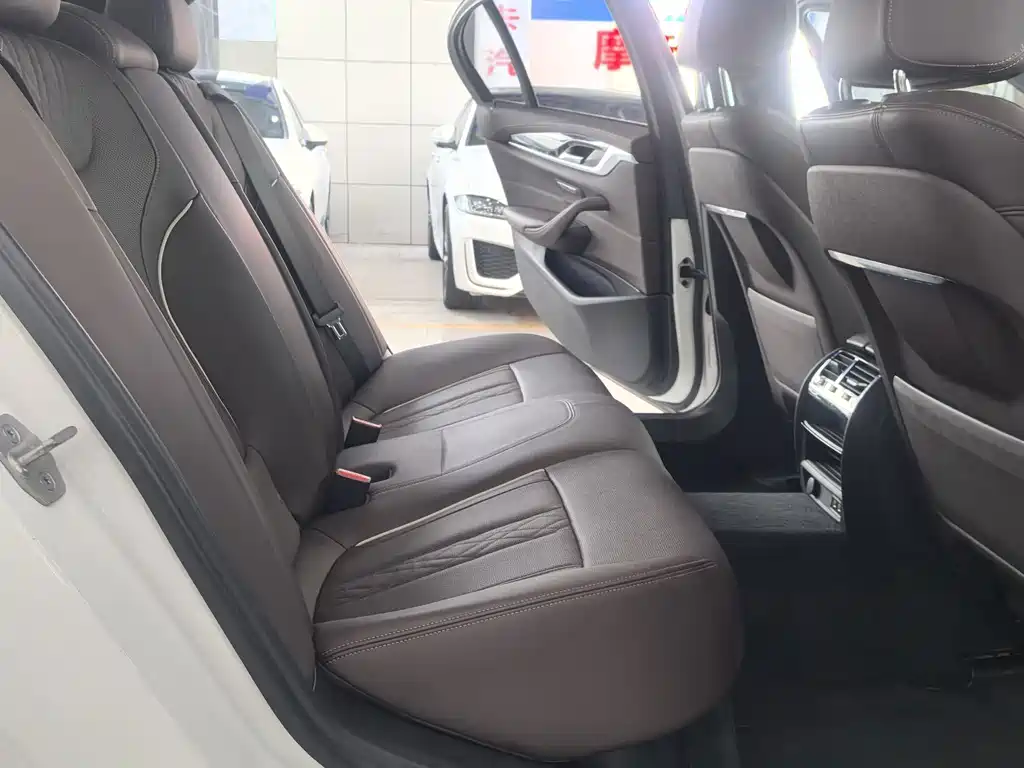 BMW 5 Series 2022 — фото 14