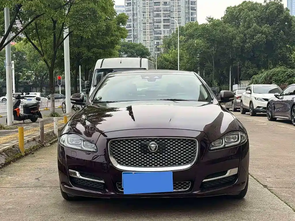 Jaguar XJ 2018 — фото 2