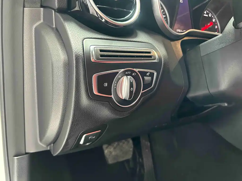 Mercedes-Benz C-Class 2019 — фото 13