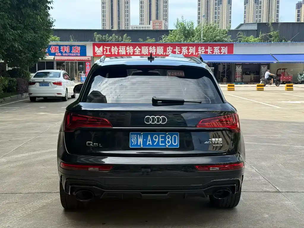 Audi Q5L 2023 — фото 15