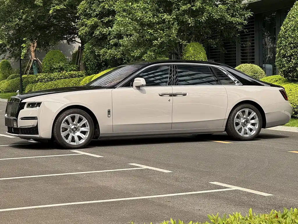 Rolls-Royce Ghost 2023 — фото 12