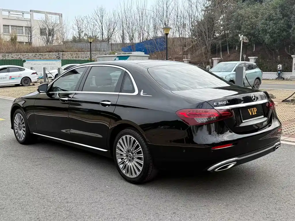 Mercedes-Benz E-Class 2022 — фото 11
