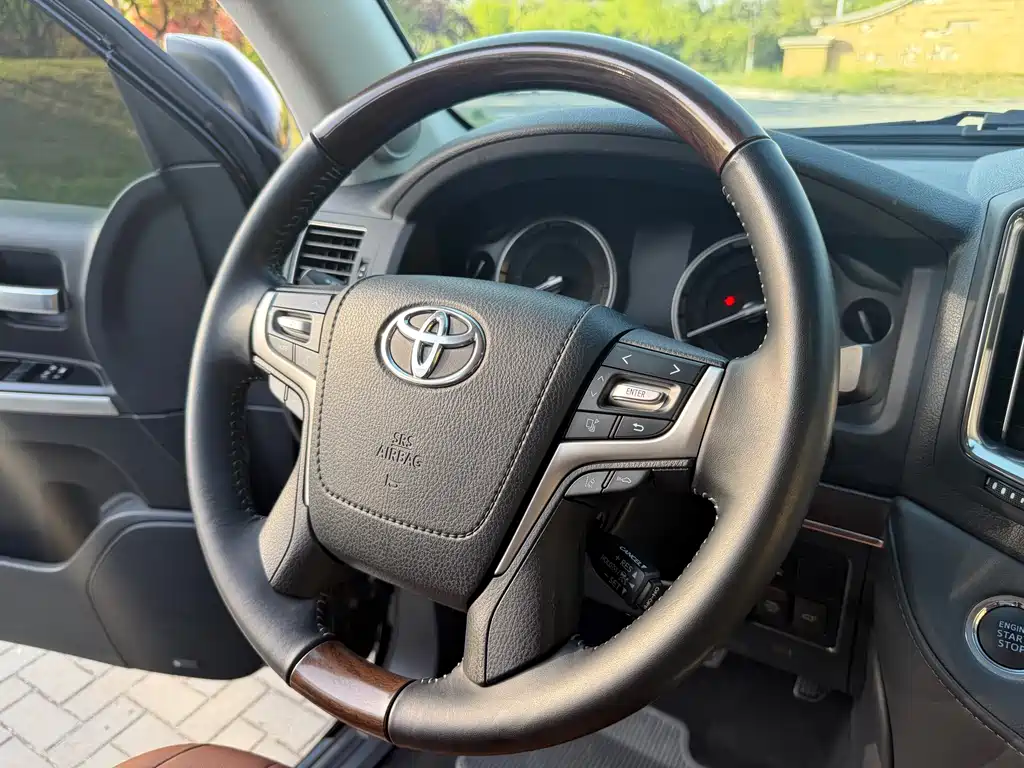 Toyota Land Cruiser 2020 — фото 27