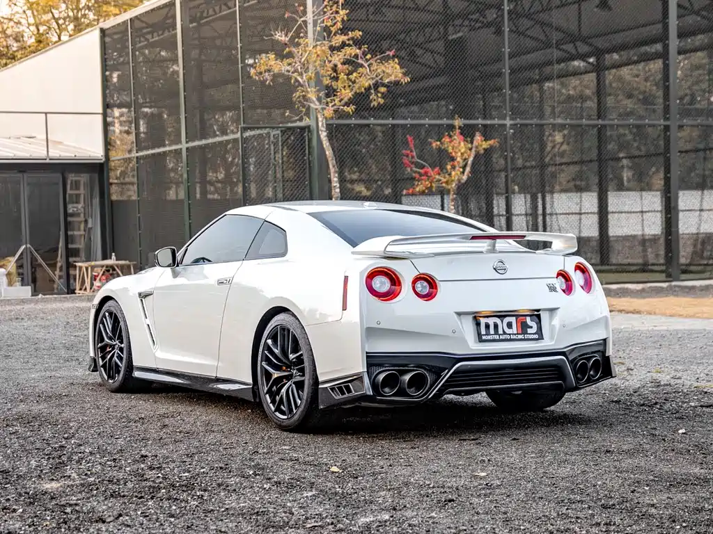 Nissan GT-R 2018 — фото 6