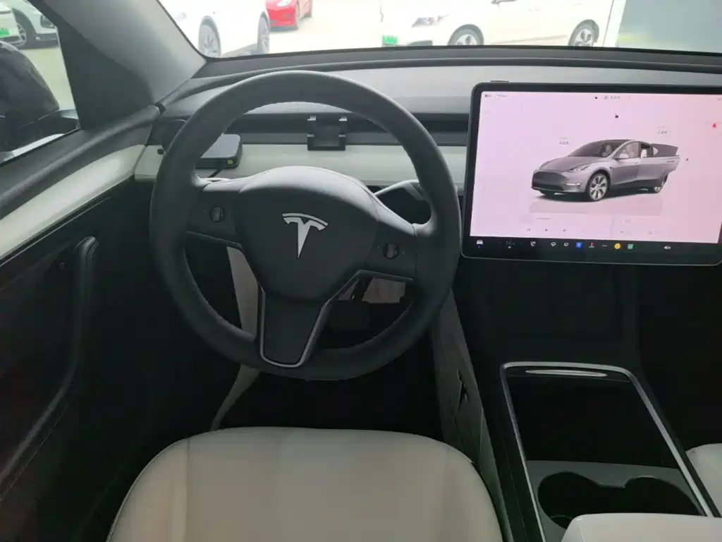 Tesla Model Y 2022 — фото 11