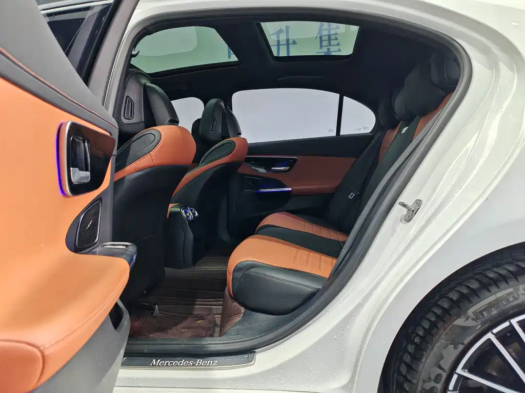Mercedes-Benz C-Class 2024 — фото 12