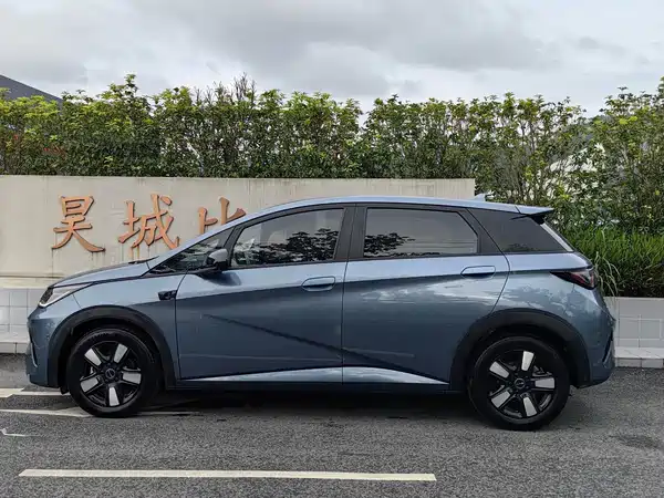 BYD Dolphin 2025