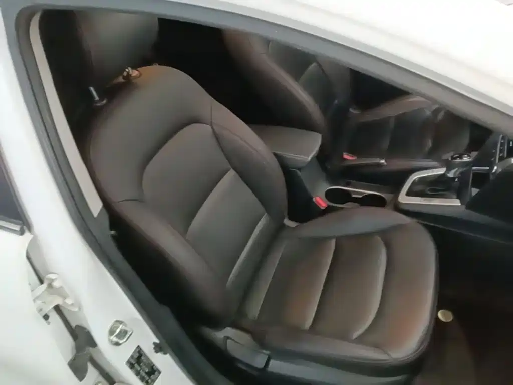 Hyundai Elantra 2019 — фото 25