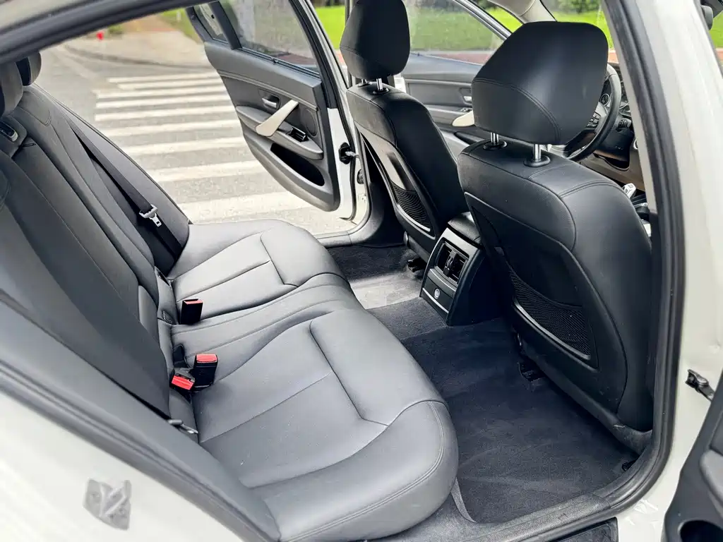 BMW 3 Series 2015 — фото 11