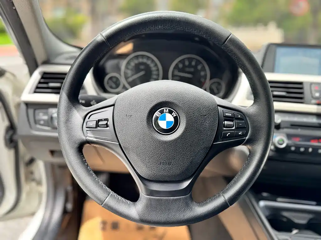 BMW 3 Series 2015 — фото 13