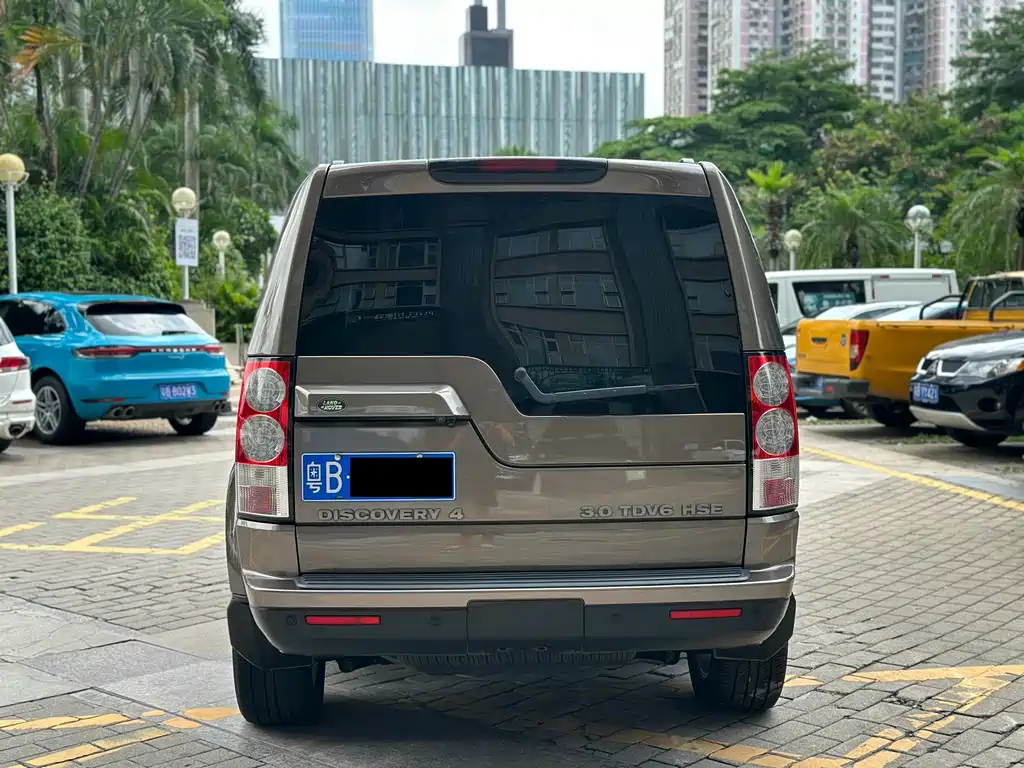 Land Rover Discovery 2010 — фото 10