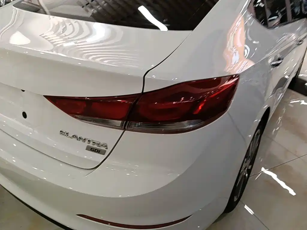 Hyundai Elantra 2019 — фото 8
