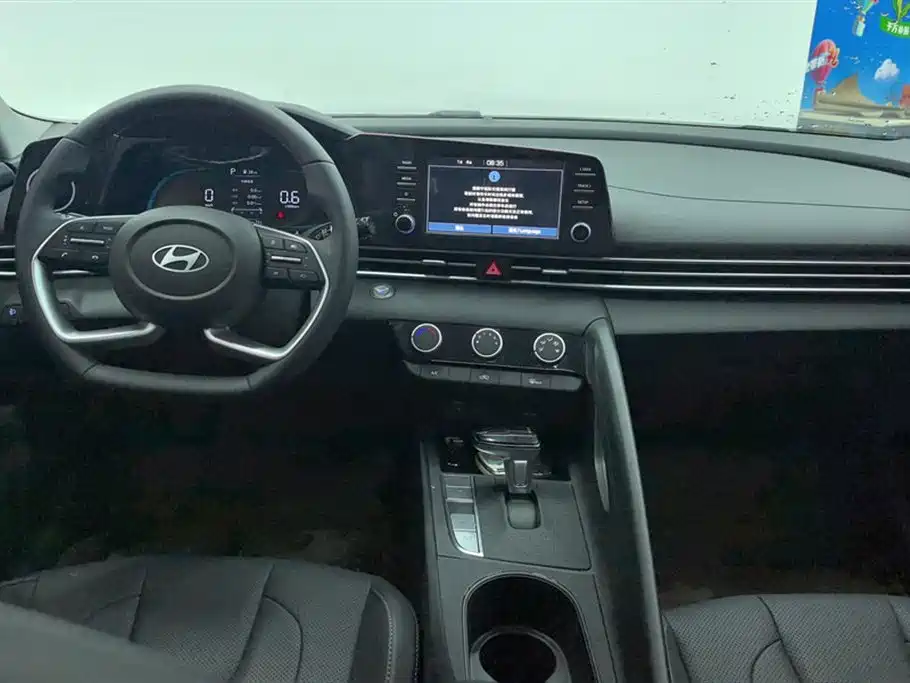 Hyundai Elantra 2025 — фото 12