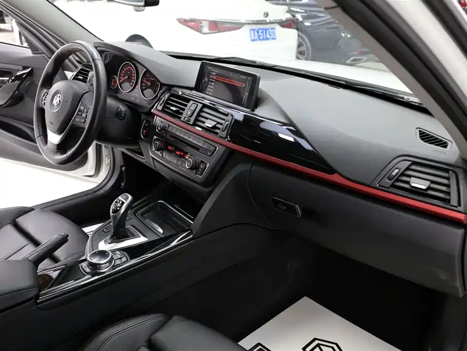 BMW 3 Series 2016 — фото 16