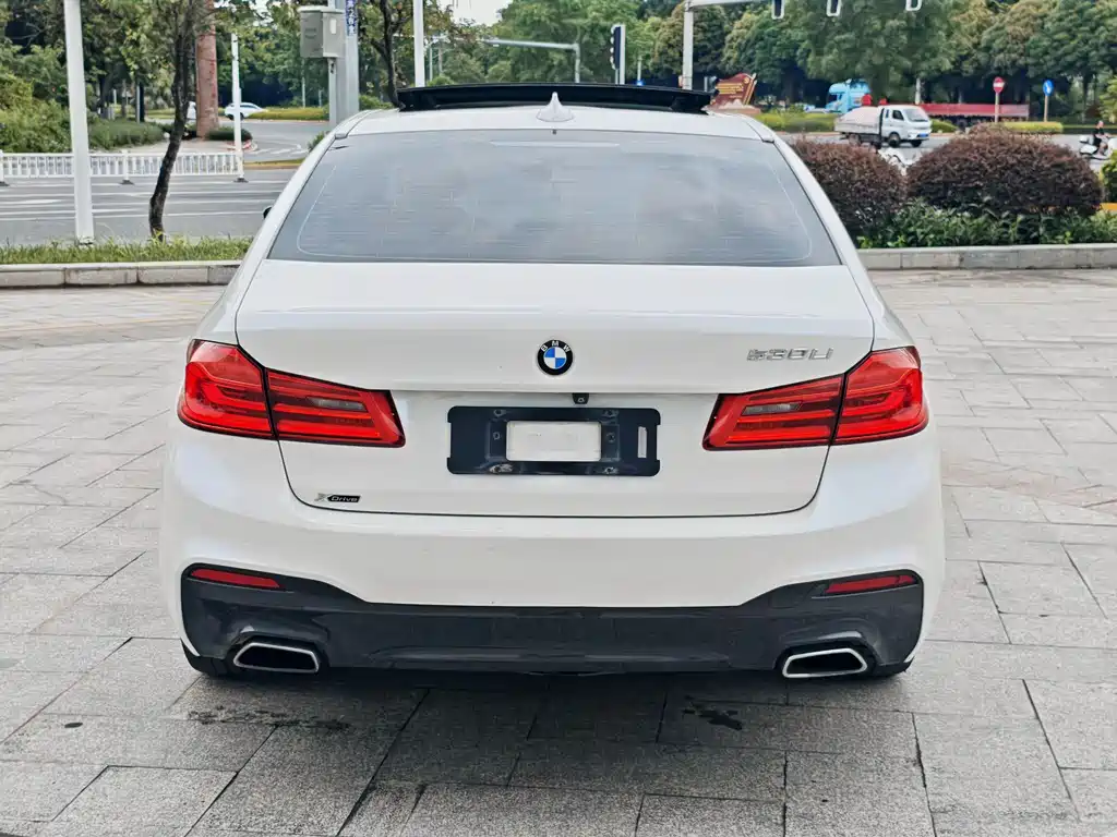BMW 5 Series 2017 — фото 24