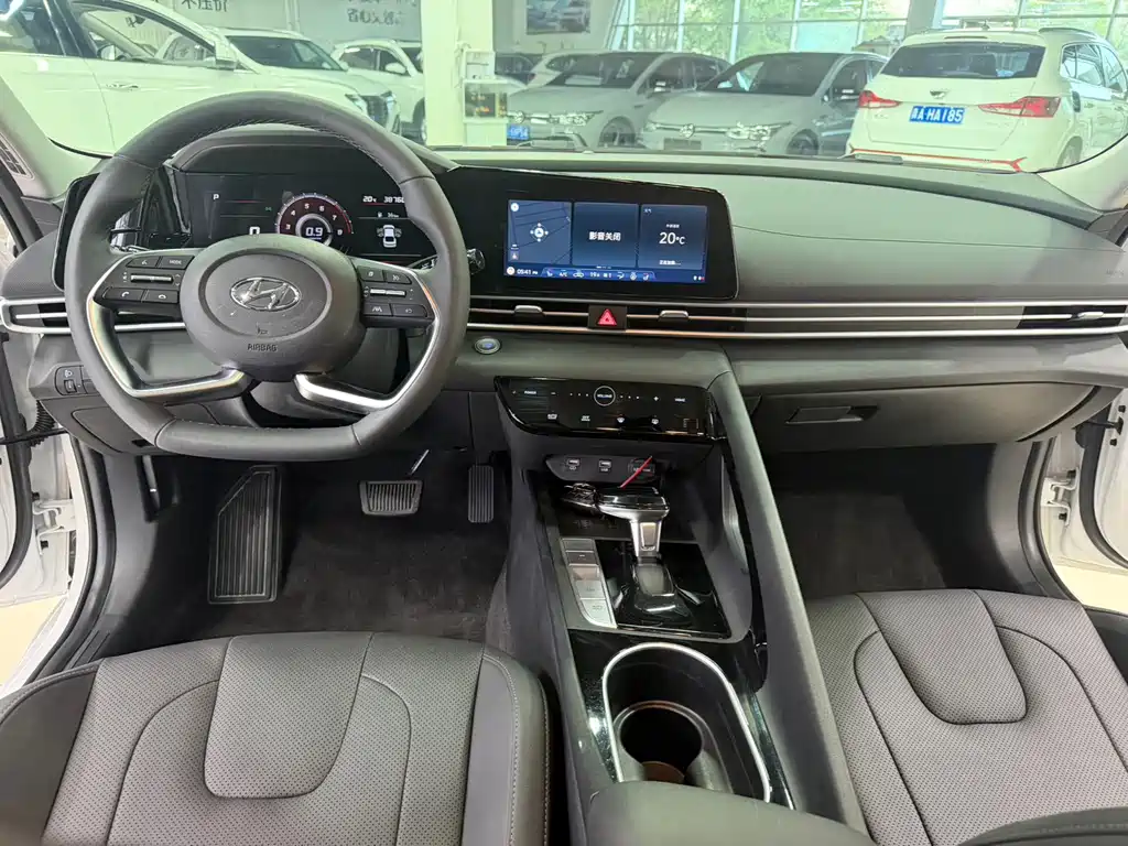 Hyundai Elantra 2022 — фото 17