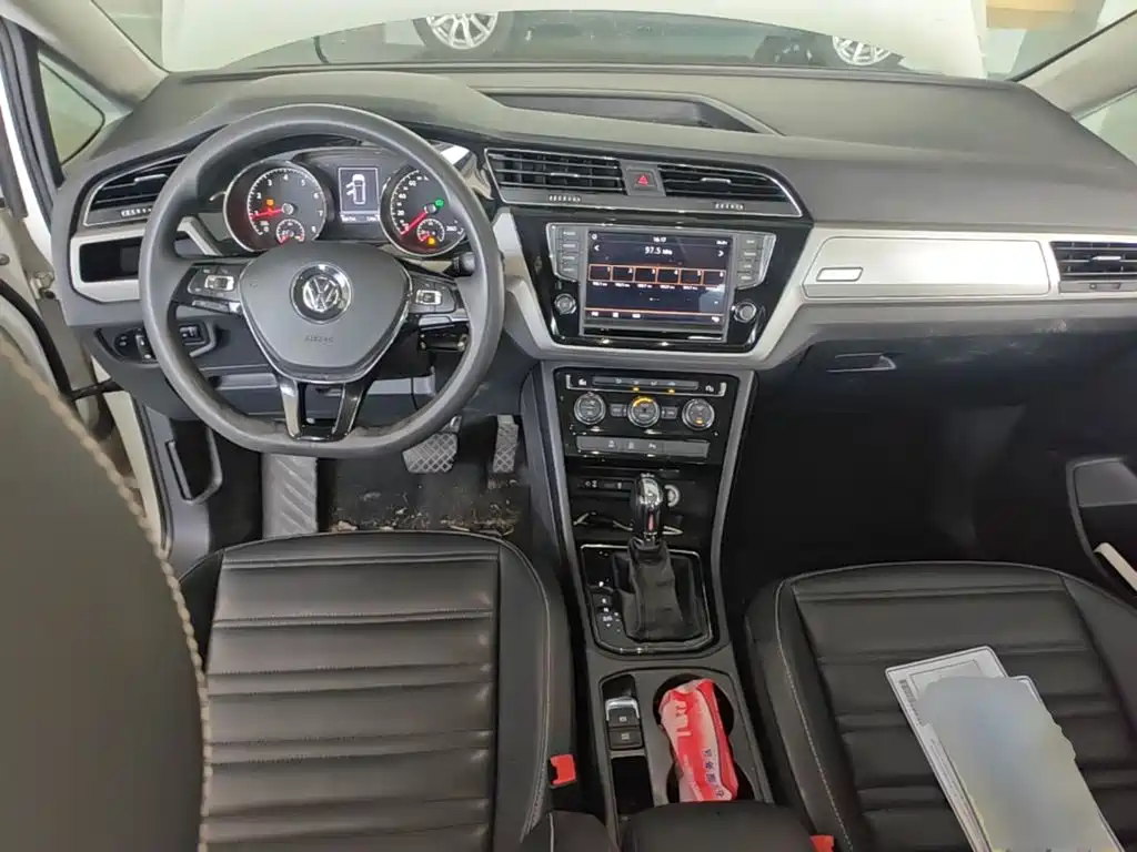 Volkswagen Touran 2018 — фото 10