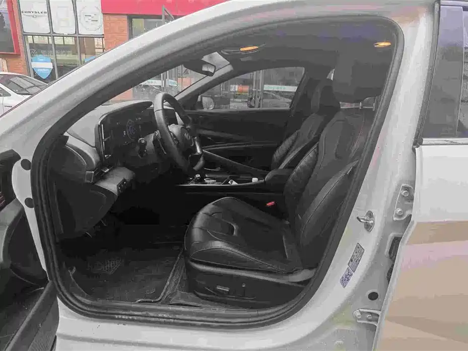 Hyundai Elantra 2023 — фото 11