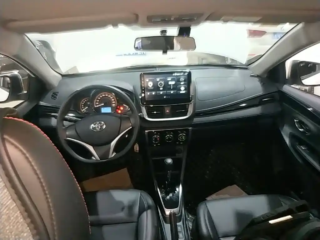 Toyota Yaris L 2021 — фото 10