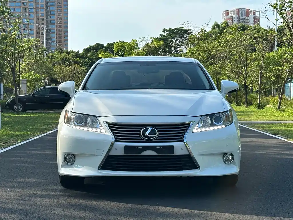 Lexus ES 2013 — фото 2