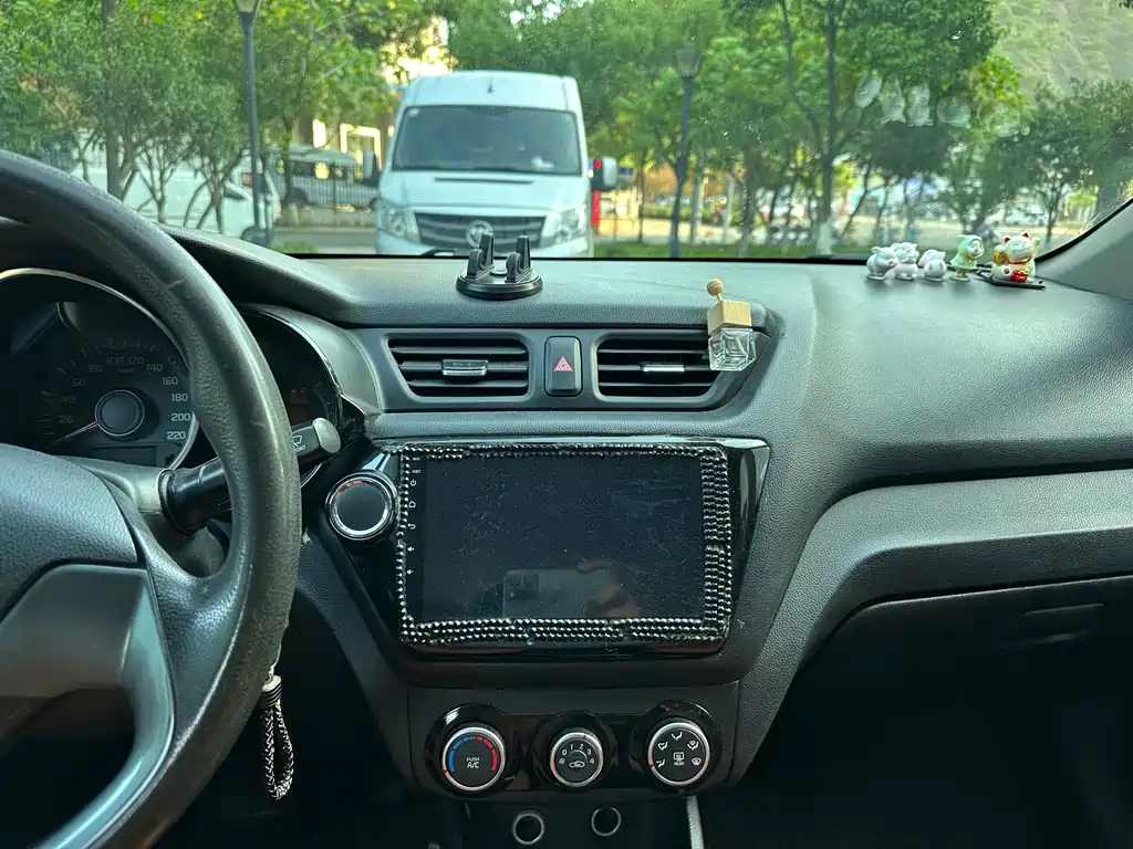 Kia K2 2015 — фото 11