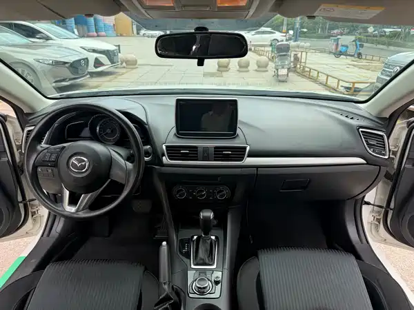 Mazda 3 Axela 2016
