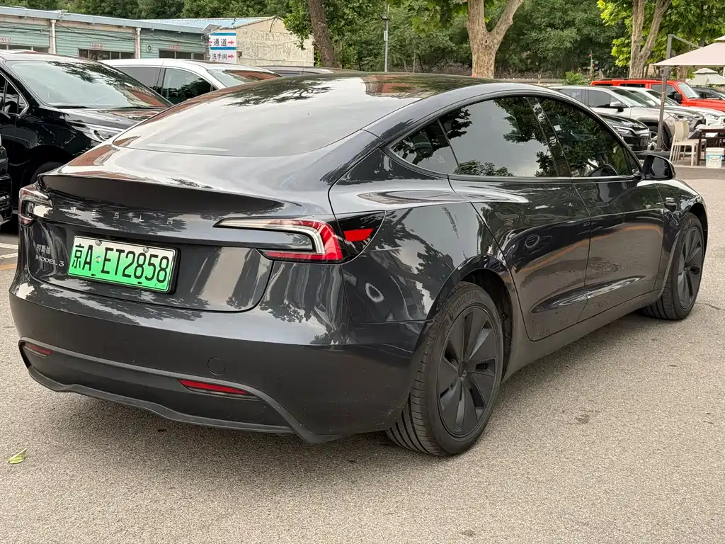 Tesla Model 3 2025 — фото 12