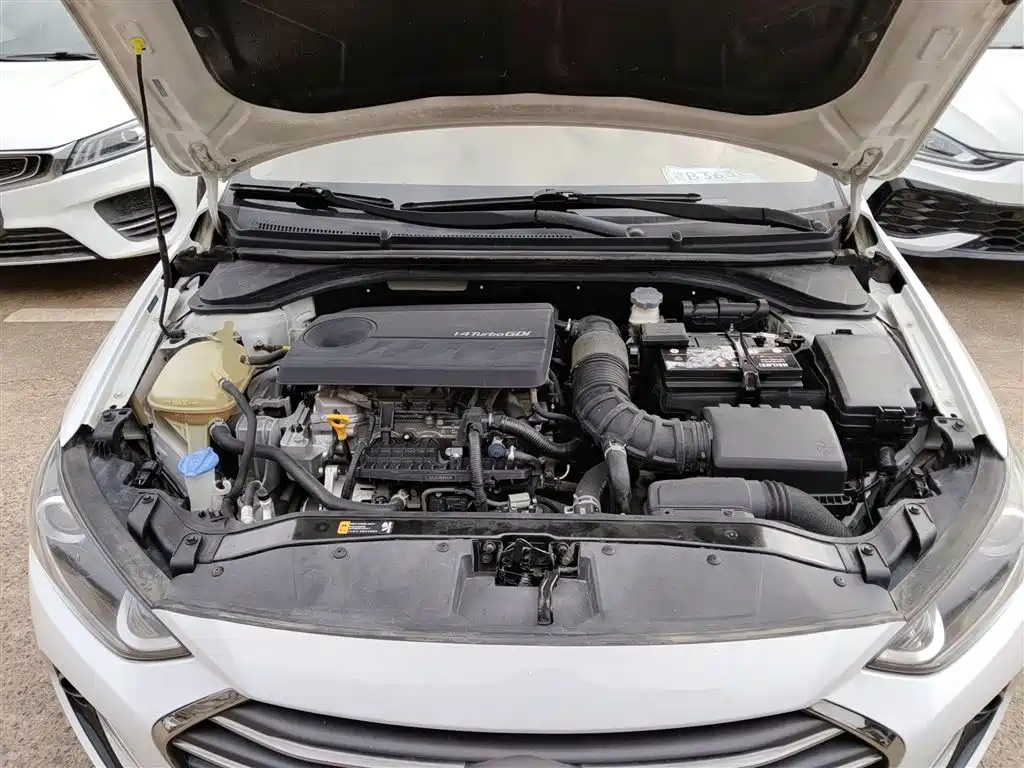 Hyundai Elantra 2019 — фото 20