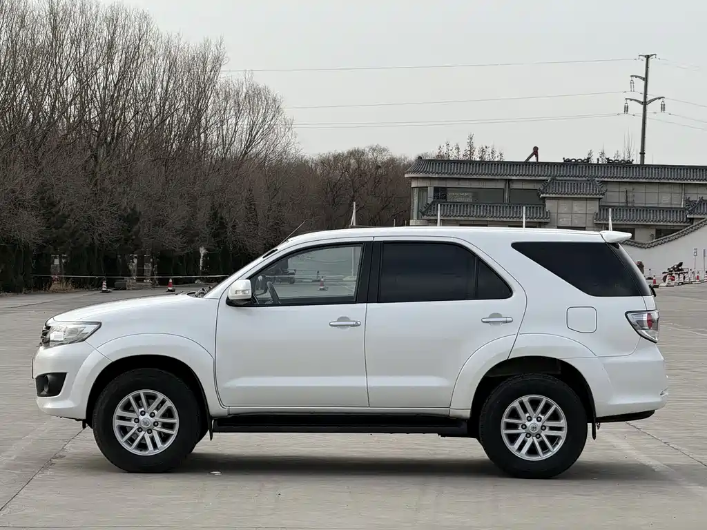 Toyota Fortuner 2016 — фото 4