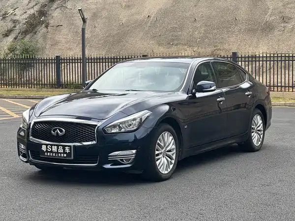 Infiniti Q70 2015