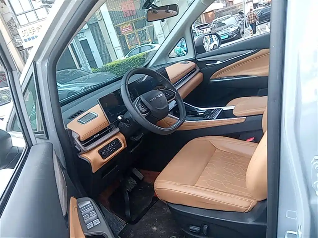 Maxus G50 PHEV 2025 — фото 15