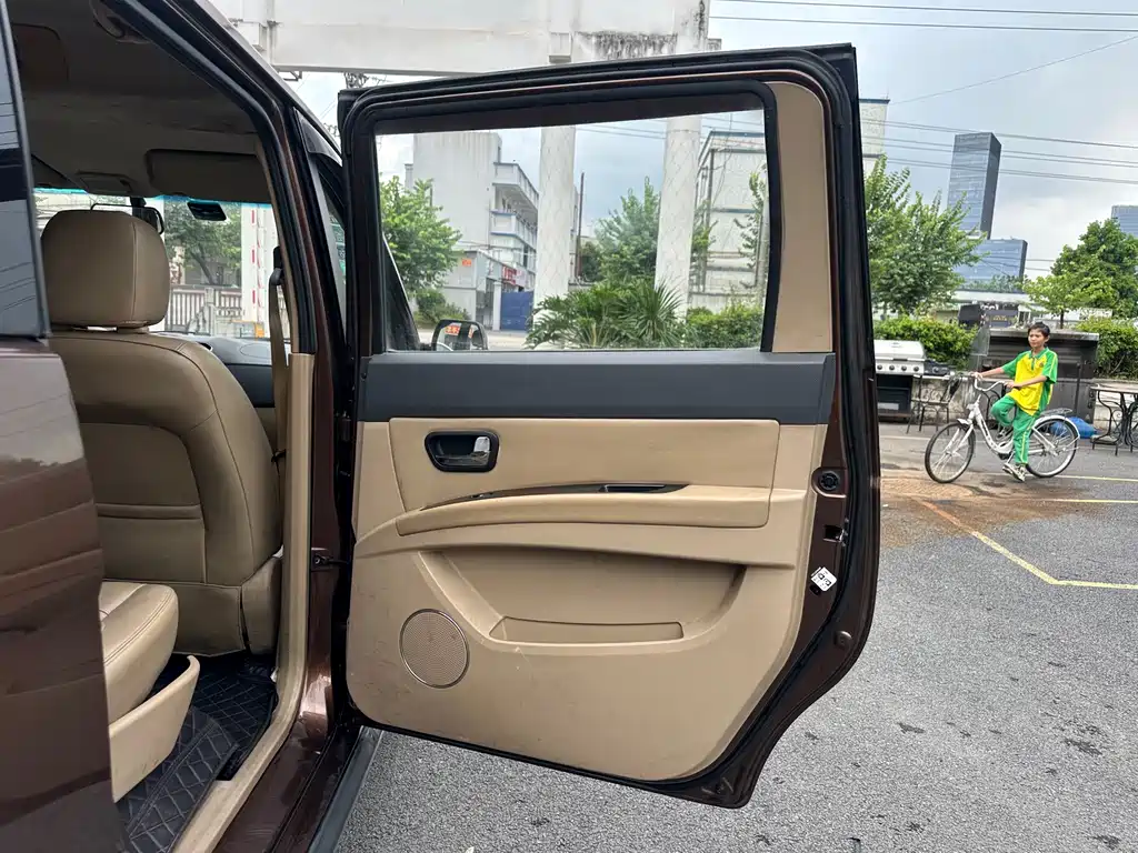 Wuling Hongguang 2014 — фото 14