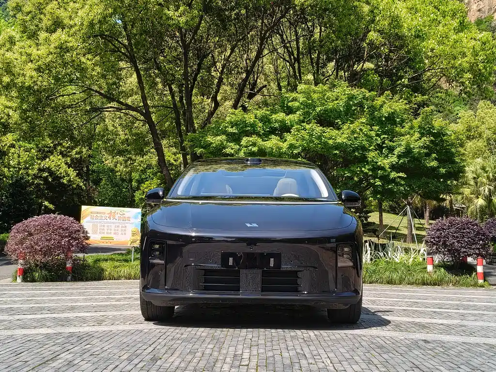 Li Auto i8 2025 — фото 2