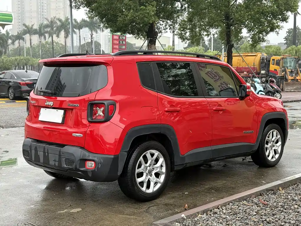Jeep Renegade 2017 — фото 10