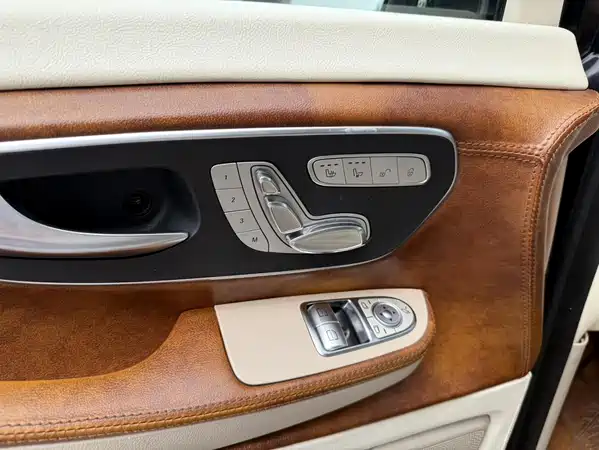 Mercedes-Benz V-Class 2016