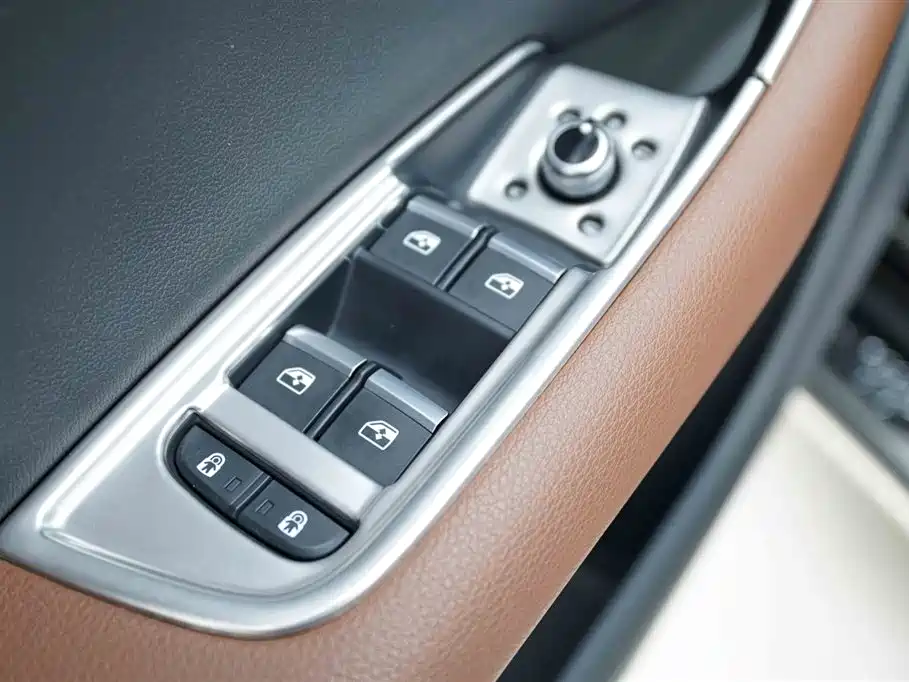 Audi Q7 2021 — фото 10