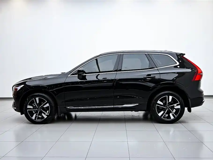 Volvo XC60 2025 — фото 5