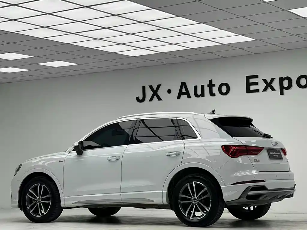 Audi Q3 2022 — фото 24