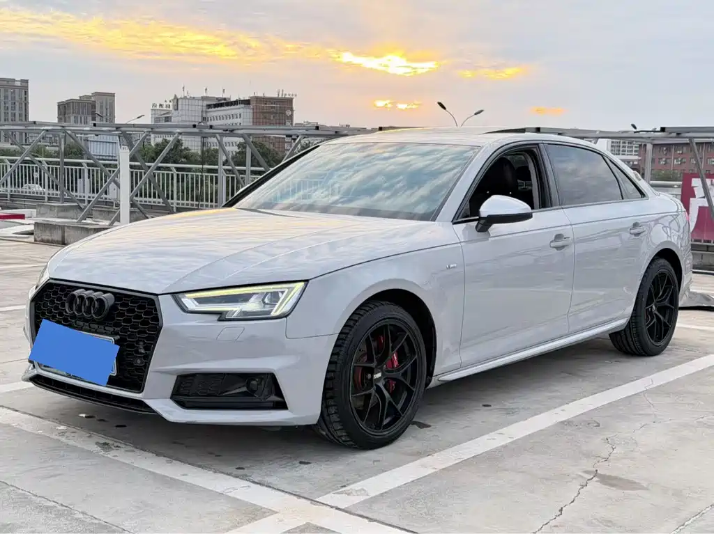 Audi A4L 2018 — фото 1