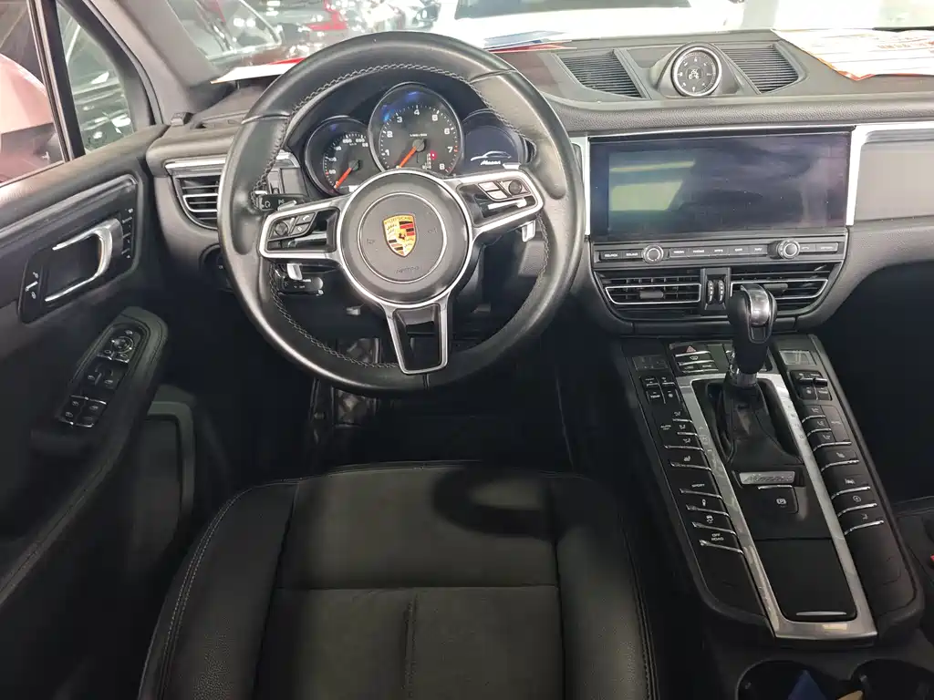 Porsche Macan 2019 — фото 11
