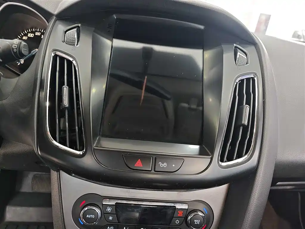 Ford Focus 2014 — фото 18
