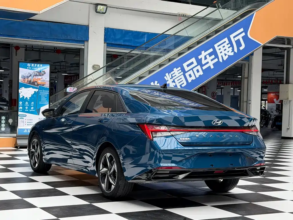 Hyundai Elantra 2023 — фото 12
