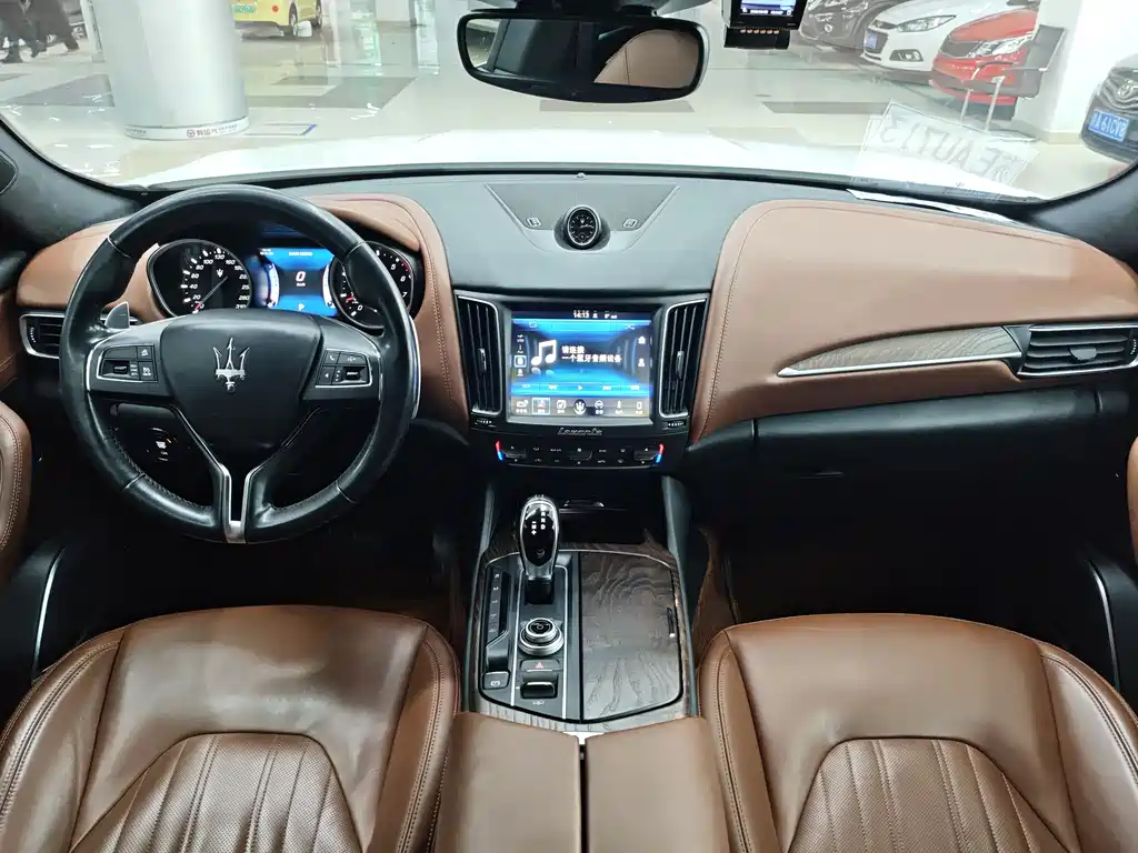 Maserati Levante 2016 — фото 16