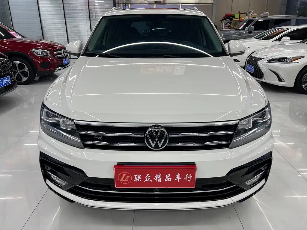 Volkswagen Tiguan L 2021 — фото 1