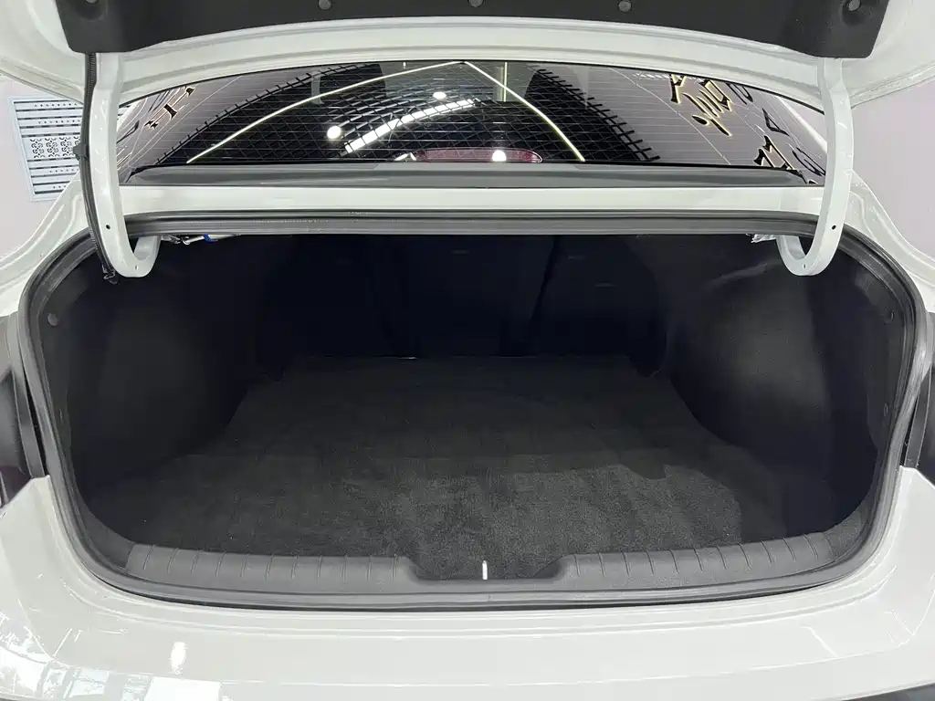 Hyundai Elantra 2023 — фото 15